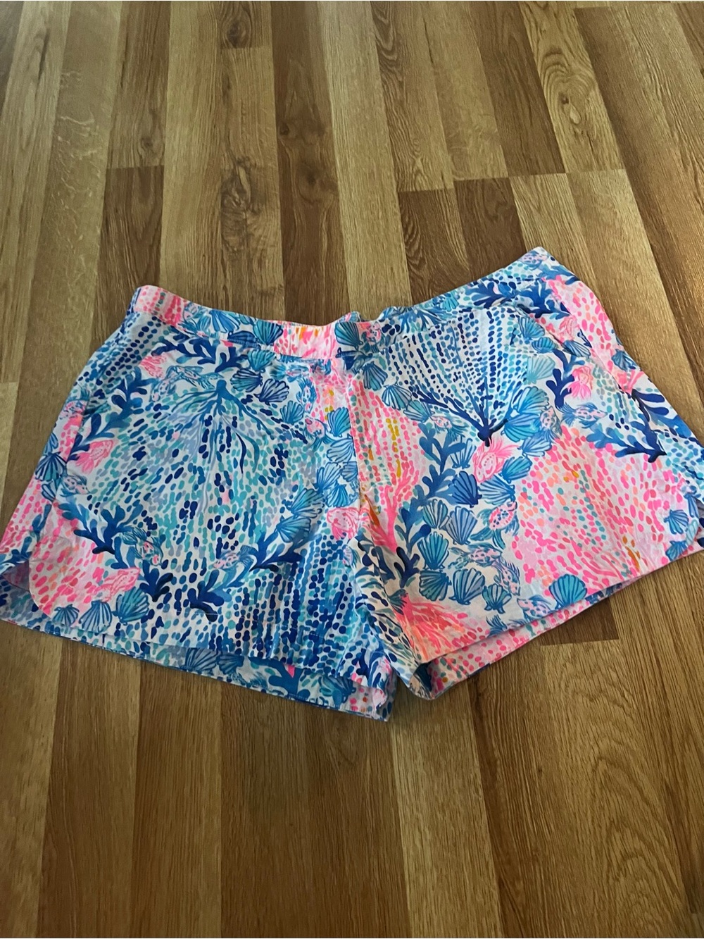 Lilly Pulitzer Coral & Blue Shell-Print Bermuda Shorts